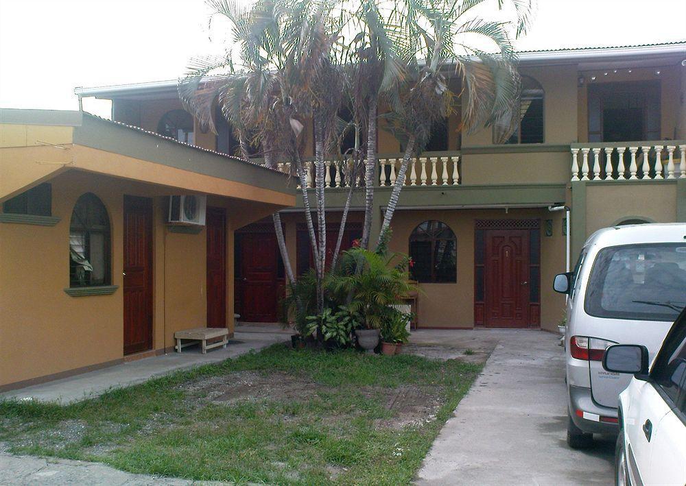 Cabinas Madeleine Puntarenas Exterior foto