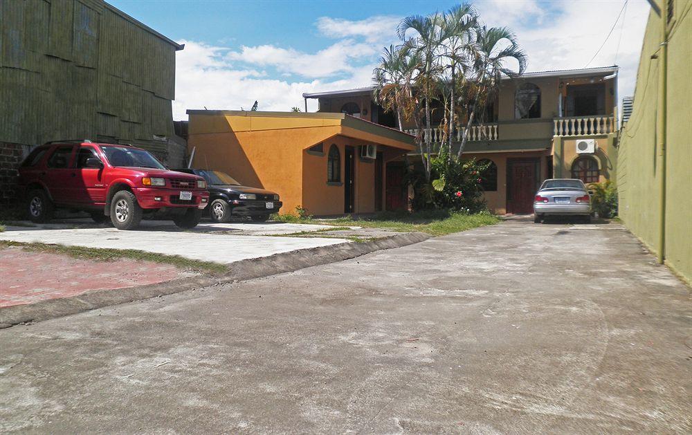 Cabinas Madeleine Puntarenas Exterior foto
